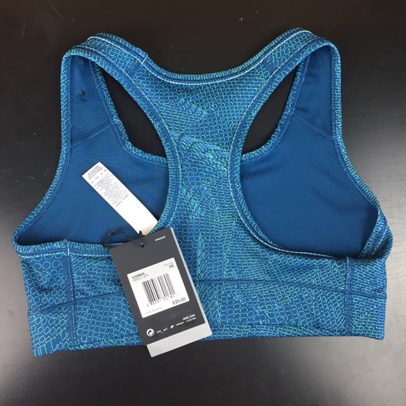 New With Tags Women's Nike Victory Sports Bra - Picture 2 of 3